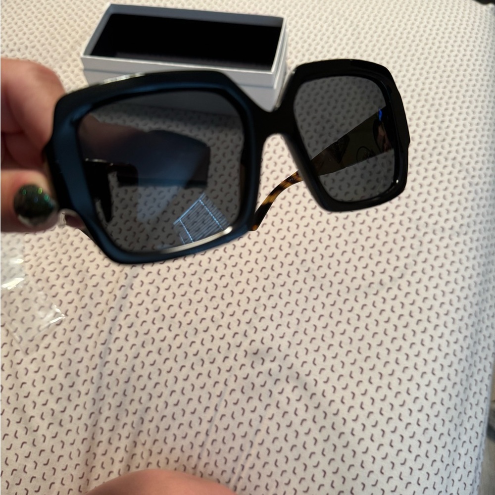 Like new Prada sunglasses
